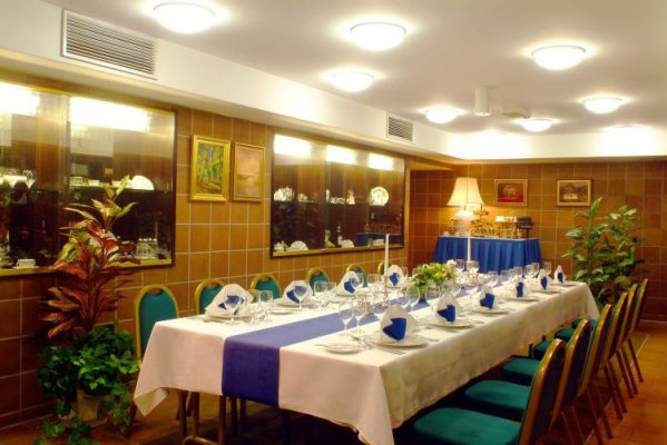 Hotel " HUNGARIA GRAND " in Batumi - 4 Star